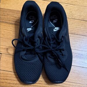 Nike Black Mesh Lace-Up Athletic Sneakers